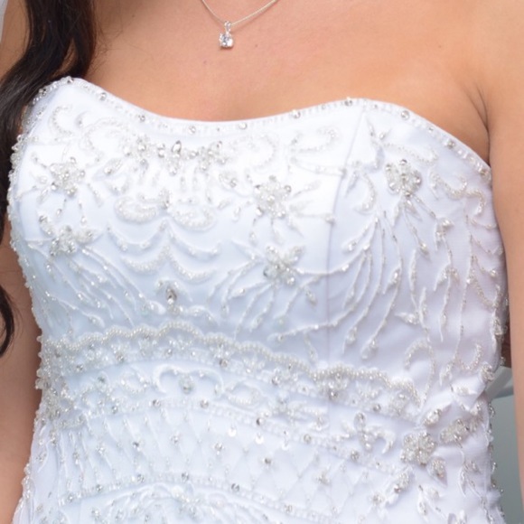 Wedding Dress - Picture 3 of 6